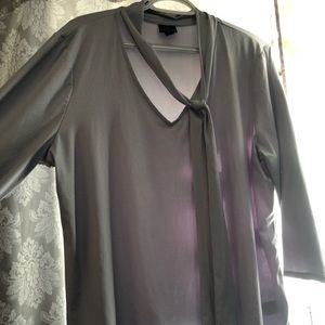 Light gray worthington necktie top